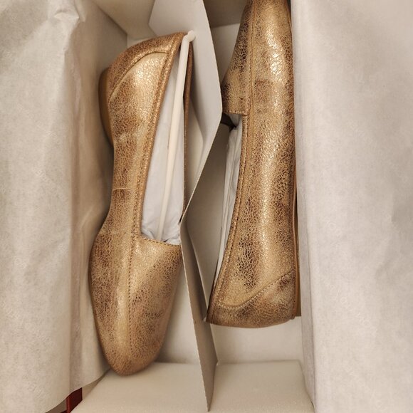 Donald Pliner Bronze Leather Flats. NIB. Size 6 - Picture 8 of 9